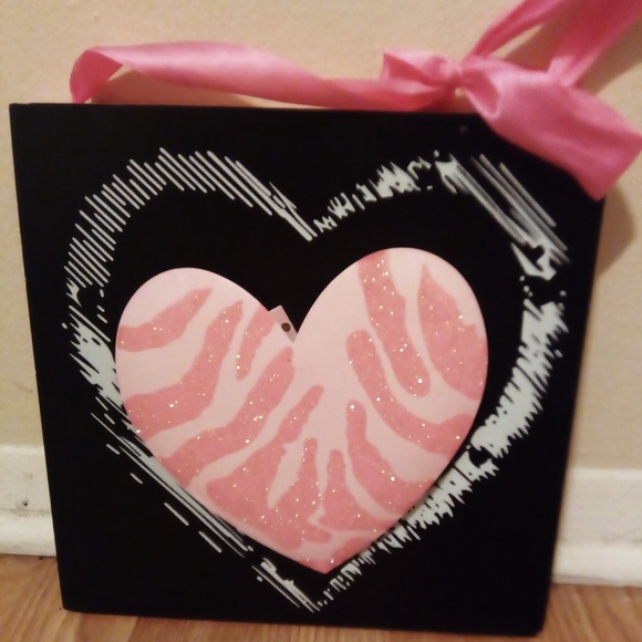 Cute pink and black heart sign - Picture 2 of 2